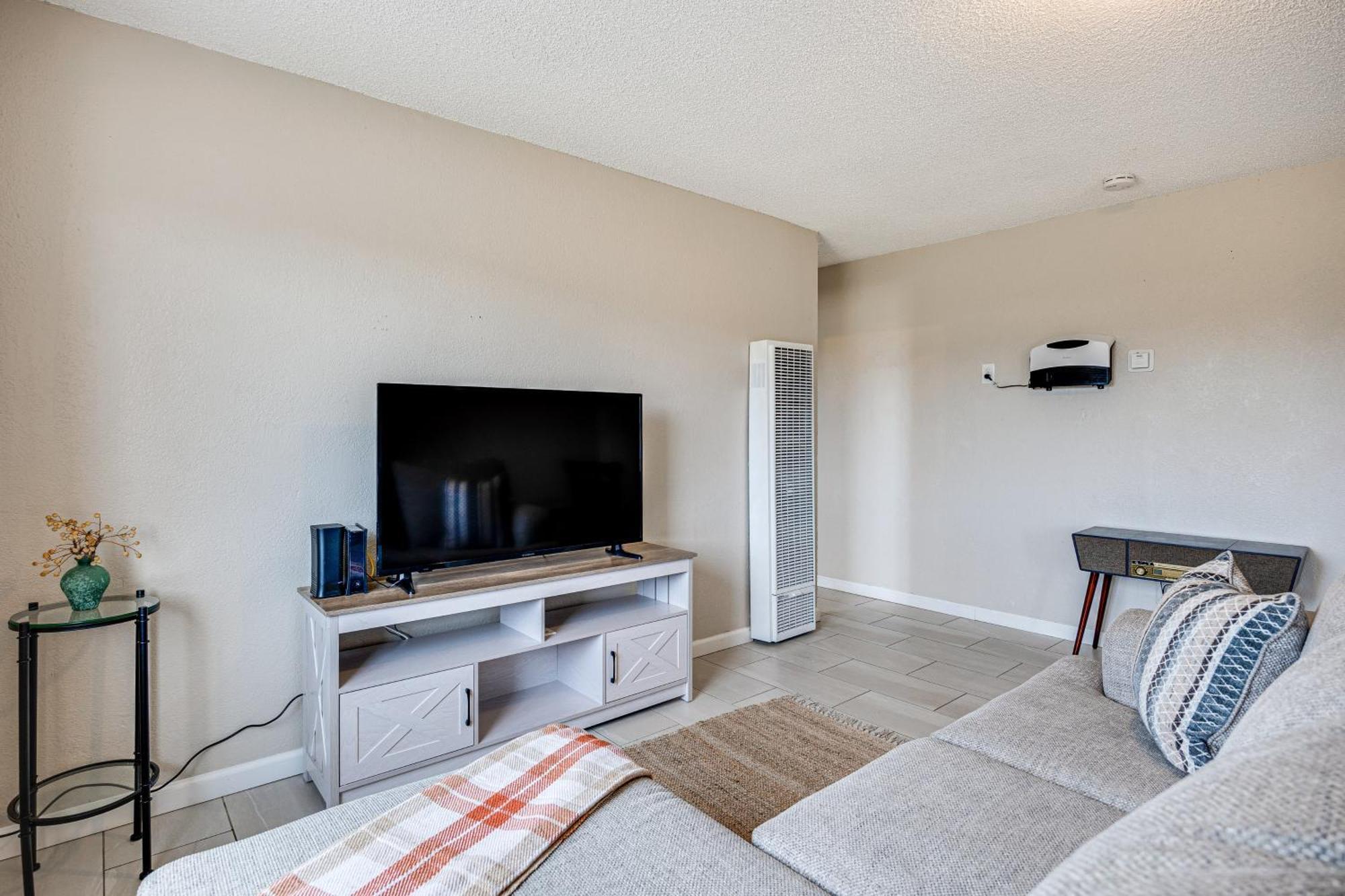 Convenient Joshua Tree Apartment - Walk To Town! Екстер'єр фото