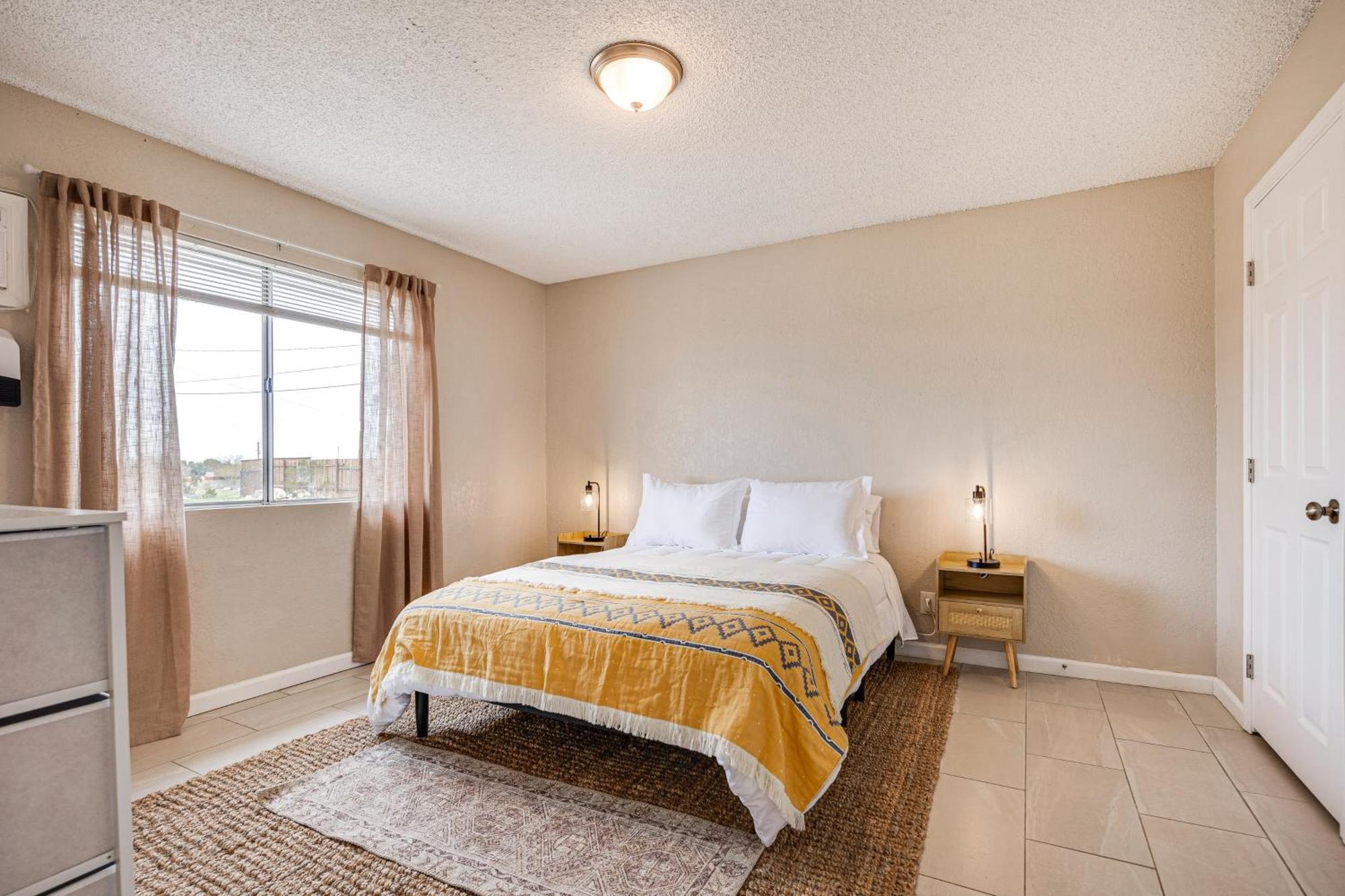 Convenient Joshua Tree Apartment - Walk To Town! Екстер'єр фото